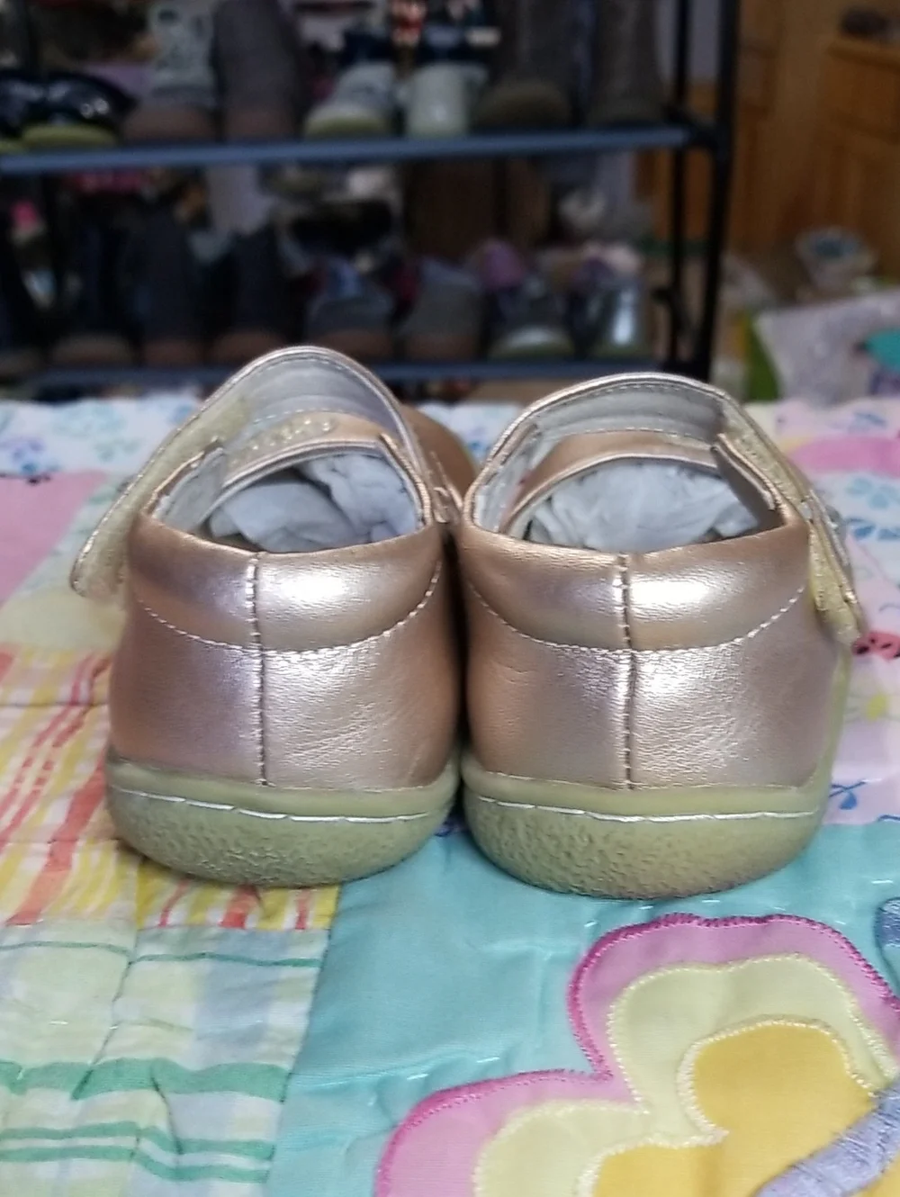 Livie & Luca Metallic Rose Gold Mary Janes with Gold Glitter Bird Size 7 Pio